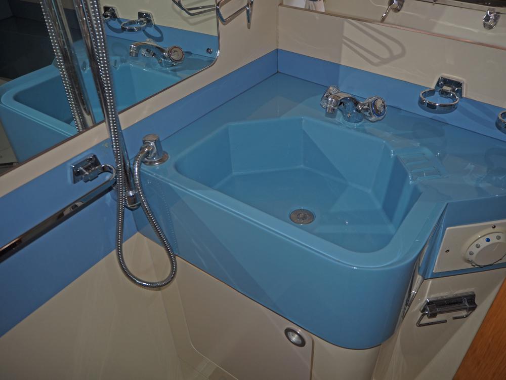 Cabin en avant, H&eacute;bergements